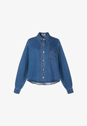 Denim shirt in medium blue met een voorzak, knoopsluiting, puntige kraag en lange mouwen. Gekropt ontwerp met een rechte zoom.