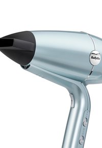 Asciugacapelli BaByliss argento con beccuccio concentratore nero, impugnatura ergonomica e pulsanti di controllo laterali per le impostazioni di calore e velocità.