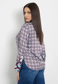 Guess ALEXANDRA  jasnoniebieski