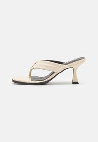 ANGELIC - Sandale s remenom u obliku slova T - beige