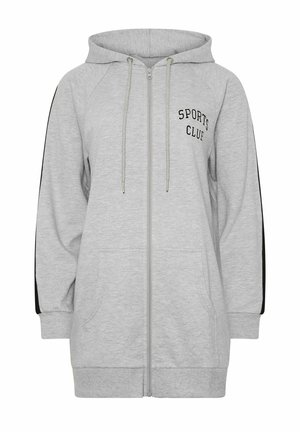 Jasnoszara bluza z kapturem na suwak, z przednimi kieszeniami, sznurkami, czarnymi paskami po bokach oraz napisem "SPORTS CLUB" na klatce piersiowej.