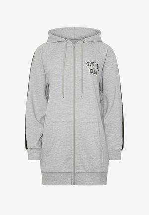 Hellgrauer Kapuzenpullover mit Reißverschluss, Fronttaschen, Kordelzügen, schwarzen Seitenstreifen und dem Schriftzug "SPORTS CLUB" auf der Brust.