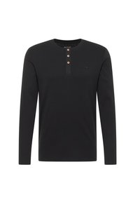 Camisa henley de algodón negro de manga larga con cuello redondo, tapeta de tres botones y pequeño logo bordado en el pecho.