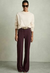 Reiss REGULAR FIT - CLAUDE FLARED  - Hlače - burgundy