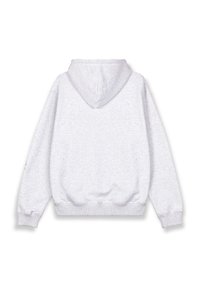 Sudadera con capucha de algodón gris, con una textura suave, puños y dobladillo acanalados, y un bolsillo canguro. Diseño simple y casual sin logotipos visibles.