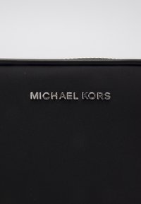MICHAEL Michael Kors CARA BELT  - Rumpetaske - black