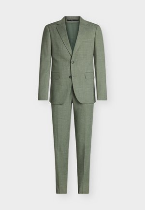 Costume texturé vert ajusté, avec une veste à simple boutonnage à revers crantés et un pantalon assorti. Fermeture à deux boutons et poches latérales.