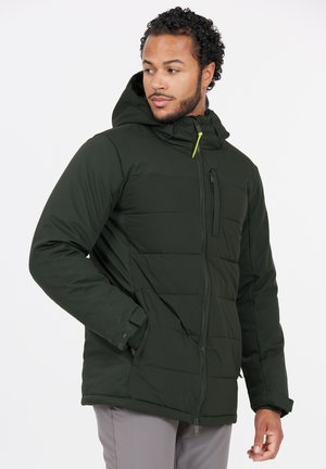 Mørkegrøn polstret jakke med hætte, der har en frontlynlås, brystlomme og elastiske manchetter for varme. Struktureret stof med en glat finish.