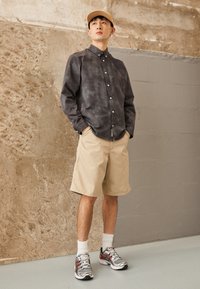 Carhartt WIP SIMPLE - Shorts - wall rinsed