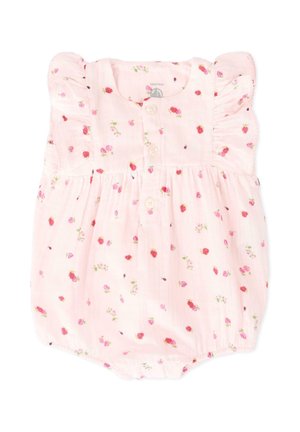 Barboteuse bébé rose avec petit imprimé fraises rouges et fleurs, manches courtes à volants, boutons sur le devant et bas de jambes élastiqués froncés.