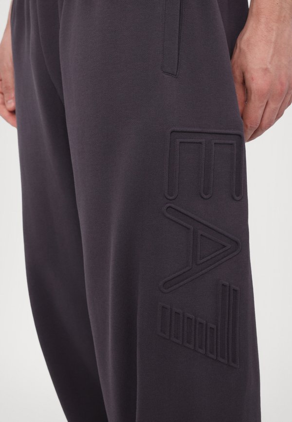 Tracksuit bottoms - periscope4