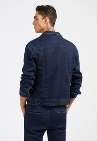 Guess REGULAR FIT - Giacca di jeans - blau