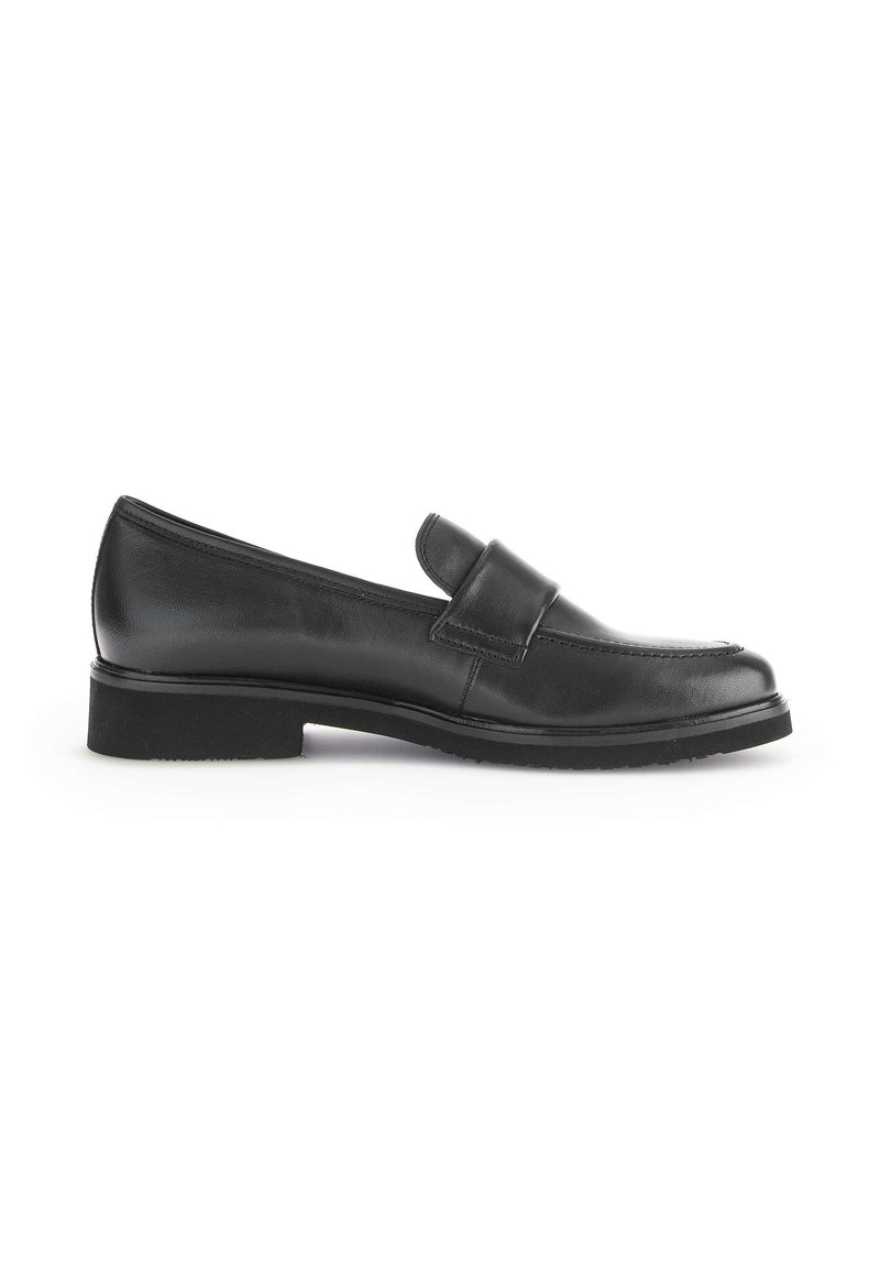 Zwarte leren instap loafers met een lage, gestructureerde rubberen zool en een decoratieve band over de wreef. Gladde afwerking met een klassiek ontwerp.