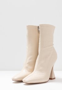 BEBO Botines de tacón - nude