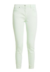 Jeans de corte slim verde claro con bolsillos frontales, cierre de botón y detalles de costura sobre un fondo blanco.