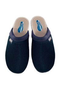 Zuecos de malla azul marino con una banda de goma azul marino sólida en la parte superior, con un diseño perforado y una plantilla acolchada beige.