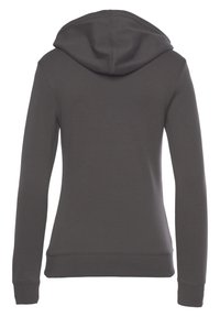 Sweat à capuche gris à manches longues, confectionné dans un tissu lisse. Présente un ourlet cousu et aucun élément hardware ou motif visible.