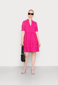 YAS HOLI - Vestido de dia - raspberry rose