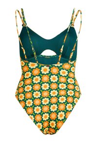 Bañador de una pieza con base verde, estampado floral en naranja y blanco, tirantes de espagueti ajustables y un pequeño recorte frontal debajo del busto.