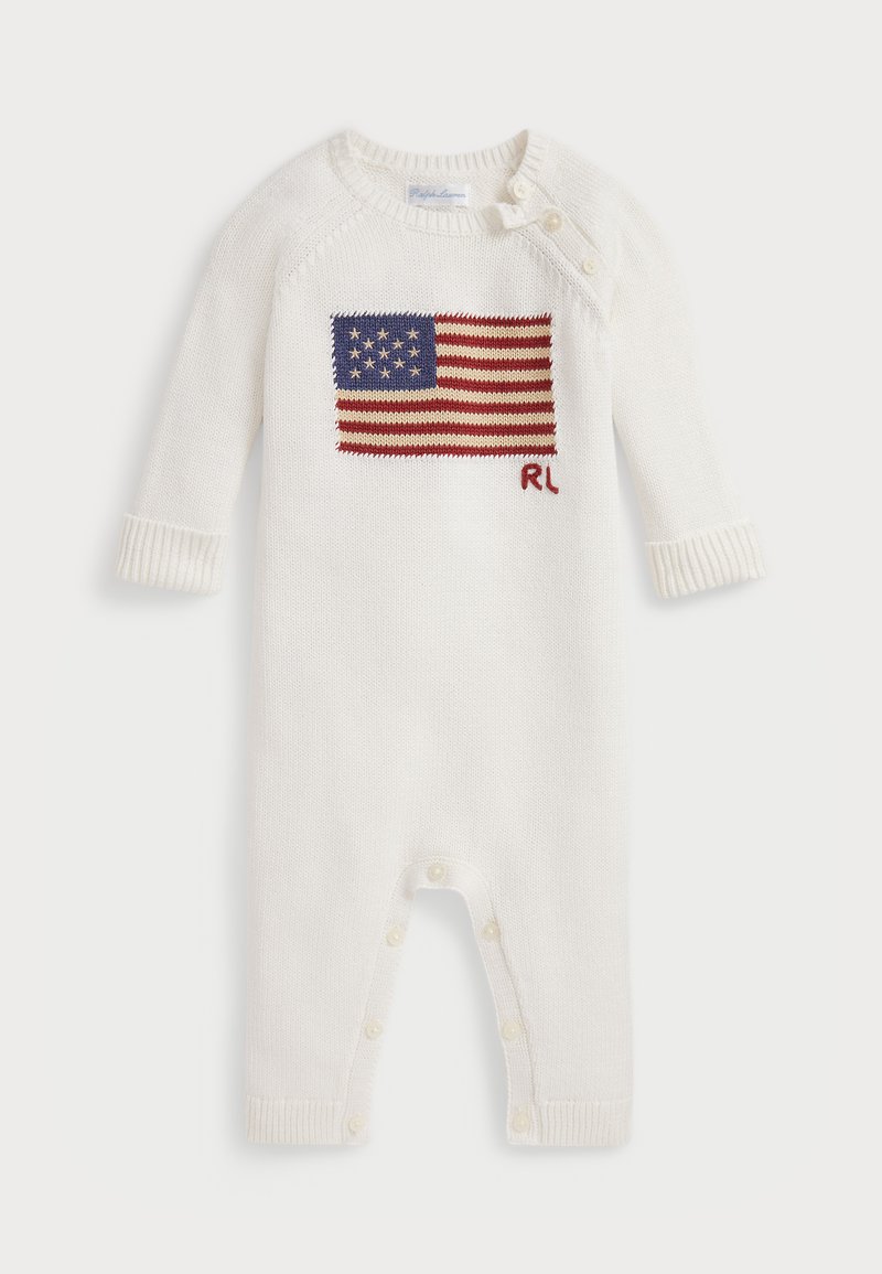Romper de punto color crema con diseño bordado de la bandera americana. Presenta un cierre de botón en el hombro y botones a presión en la parte inferior para facilitar el vestido.