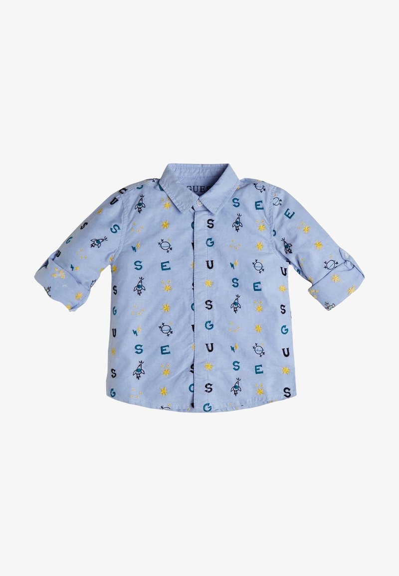 Chemise enfant à manches longues bleu clair avec poignets retroussés, décorée de lettres éparses, d'étoiles jaunes et de petites illustrations de fusées.