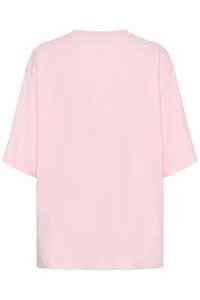 Ροζ παστέλ φαρδιά μπλούζα με κοντά μανίκια και στρογγυλή λαιμόκοψη, εμφανίζεται από πίσω σε λευκό φόντο.