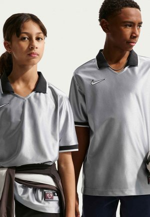 Nike Performance, NIKE PERFORMANCE OLDER KIDS' DRI-FIT FOOTBALL SHORT-SLEEVE TOP ENERGY - Poloshirt - wolf grey midnight navy pink foam court blue