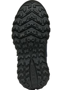 Suola in gomma nera con un motivo di battistrada robusto; presenta scanalature profonde e forme geometriche per una migliore trazione; contrassegnata con "GEOX" e dettagli di brevetto.