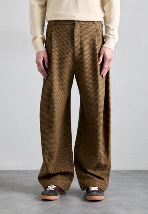 Henrik Vibskov ONE PANTS - Stoffhose - brown