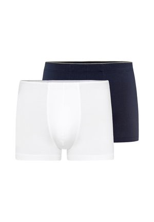 Deux shorts de boxeur ajustés pour hommes, l'un blanc de face et l'autre noir de dos, présentés sur un fond blanc.