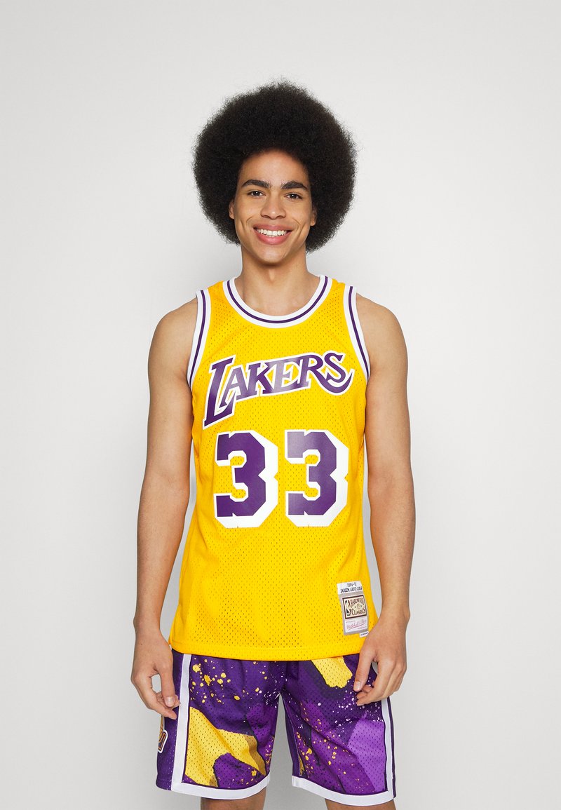 Mitchell & Ness NBA LOS ANGELES LAKERS NBA SWINGMAN LAKERS 84 KAREEM ABDU - Klubbklær - gold