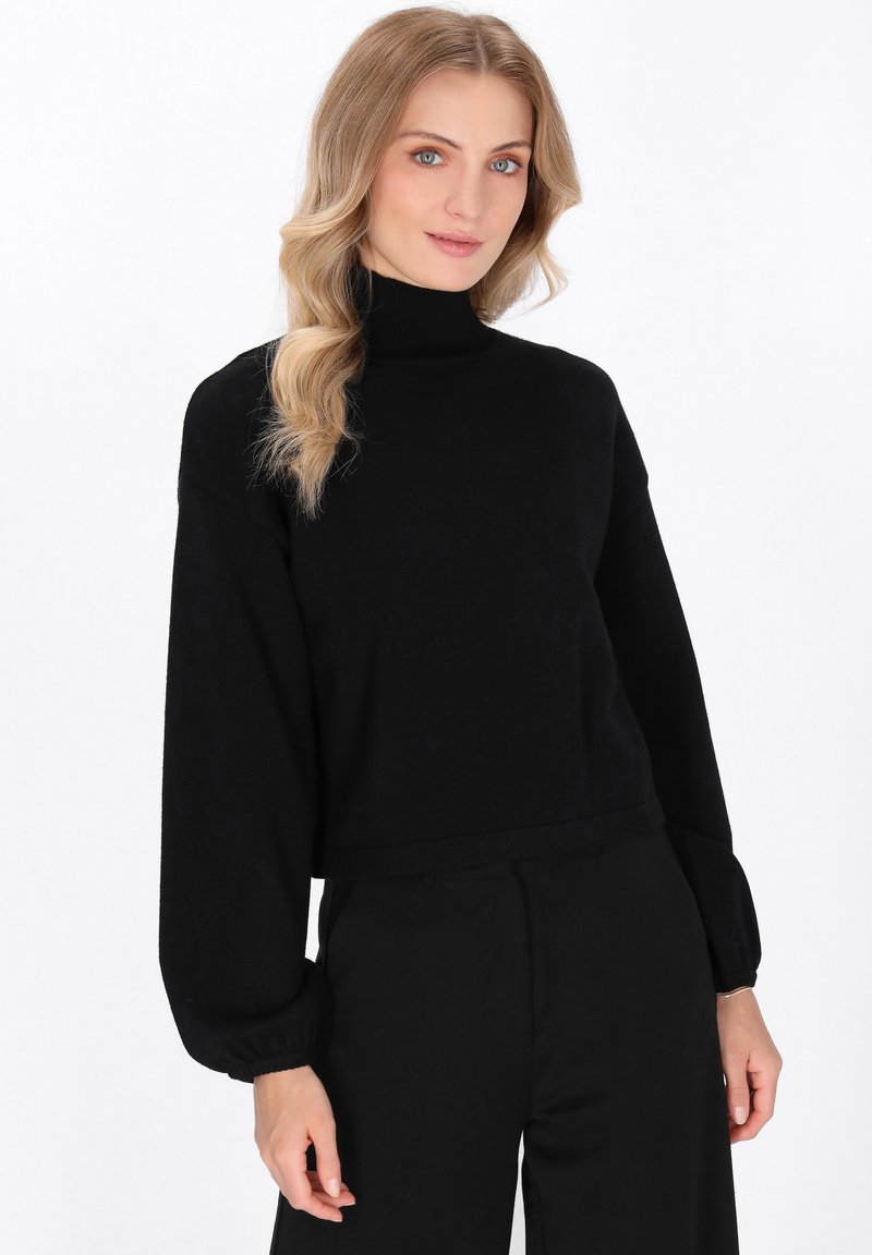 Zwart cropped sweater van zachte stof met een hoge halslijn en balonmouwen. Gladde textuur met ribgebreide manchetten en rand.