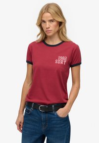 Seleccionado, bordeaux red