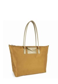 Borsa tote in tessuto senape con dettagli metallizzati dorati. Presenta due manici lunghi e una chiusura con zip. Include una piccola tasca con pattina sul fronte.