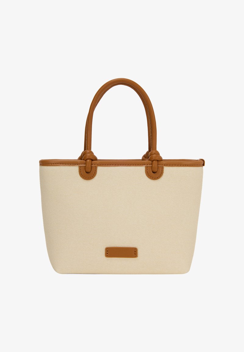 Bolsa de lona beige con detalles en cuero marrón, que cuenta con dos asas y una pequeña etiqueta rectangular en la parte frontal.