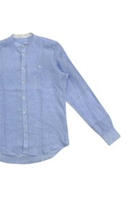 Camicia a maniche lunghe azzurro chiaro in tessuto tessuto, con chiusura a bottoni davanti, orlo arrotondato e un piccolo logo sul petto sinistro.