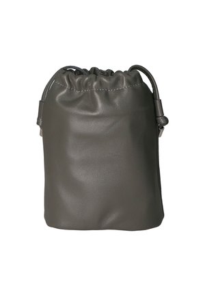 Grå lædertrækposetaske med glat tekstur, rund form og indsnøret top. Minimalistisk design uden synligt hardware eller dekorationer.