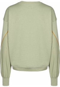 Felpa verde chiaro con vestibilità comoda, caratterizzata da spalle scese e maniche gonfie. Cuciture di accentuazione gialle lungo le maniche.