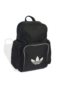 Sac à dos noir en matériau texturé avec une grande poche avant ornée d'un logo Adidas blanc et d'un passepoil blanc le long des bords.