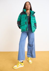 Thumbnail Image 4