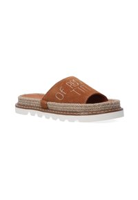 Brune suede slide sandal med hvid gummisål, vævet jute-detalje og broderet tekst på remmen. Åben tå-design for nem påtagning.