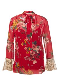 Blusa roja transparente con patrones florales, cuello atado y mangas acampanadas que presentan un acento de estampado de leopardo. Tejido ligero con un diseño fluido.