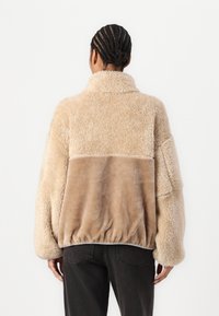 UGG MARLENE JACKET - Giacca invernale - sandstone/ice jam