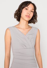 WAL G. MORGAN OFF THE SHOULDER CROSS MAXI DRESS - Roupa de cerimónia - pearl grey