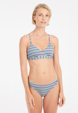 Pruhovaný bikini set se skládá z trojúhelníkového braletku a hipster spodního dílu, vyrobený z elastického materiálu v barvách jako je zelená, modrá, růžová a bílá.