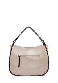 Beige leren schoudertas met een bruine gebogen schouderriem, voorzien van een voorzak met rits en een gladde textuur. Rondvormig met een minimalistisch ontwerp.