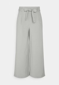 Högmidjade vida byxor med bältesöglor och ett tygband i form av en rosett vid midjan i ljusgrå färg.