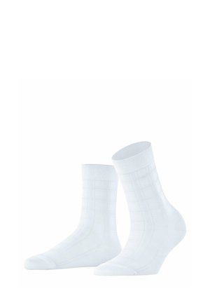 Chaussettes blanches avec un motif en grille texturé et des poignets côtelés, fabriquées en tissu doux avec une finition lisse, conçues pour le confort.