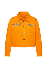 Orange cropped denimjacka med knappstängning, två bröstfickor och pärlbroderi över framsidan. Fransiga detaljer vid kragen och fållen.