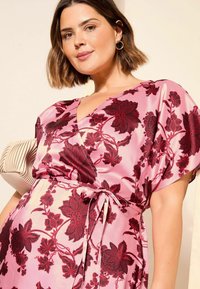 Curves Like These REGULAR FIT - Denné šaty - pink